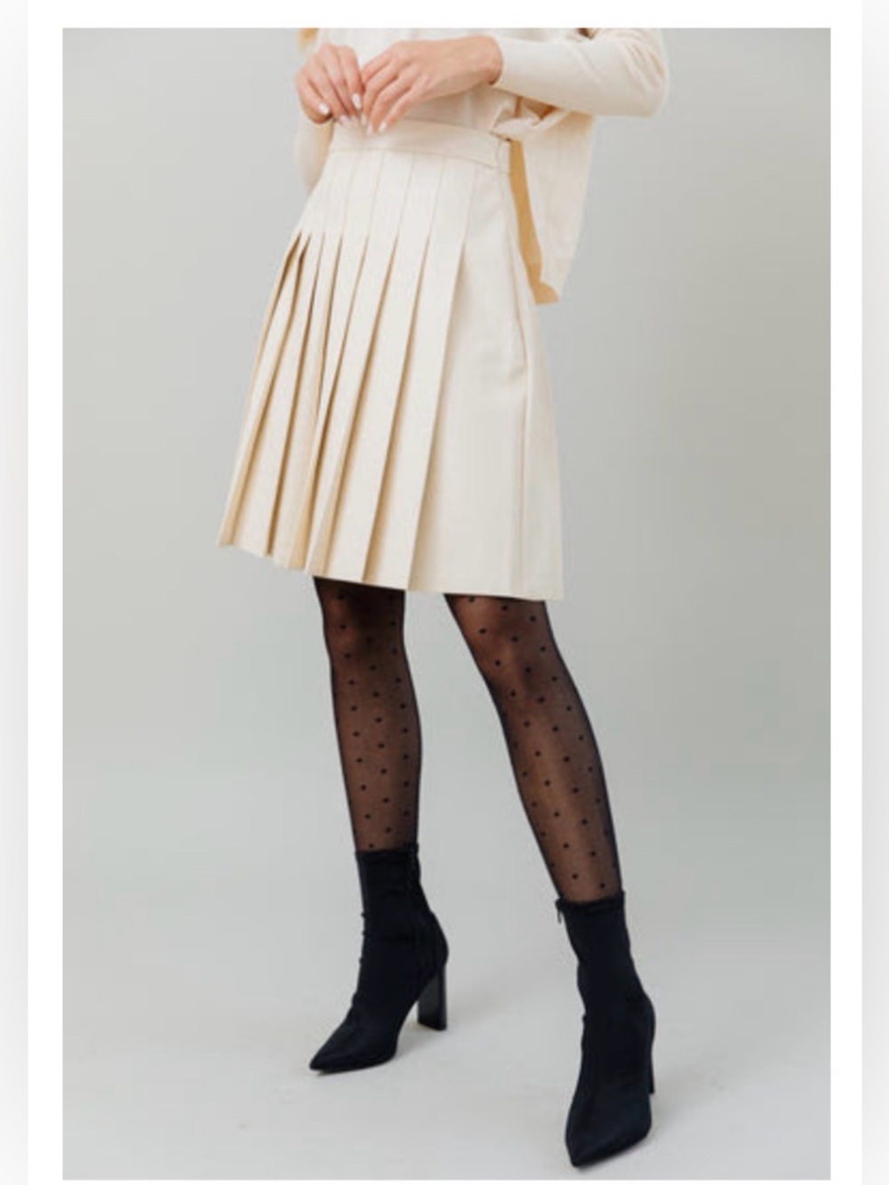 Apparalel Vegan Leather Pleated Skirt in Vanilla / 25" Long / M
